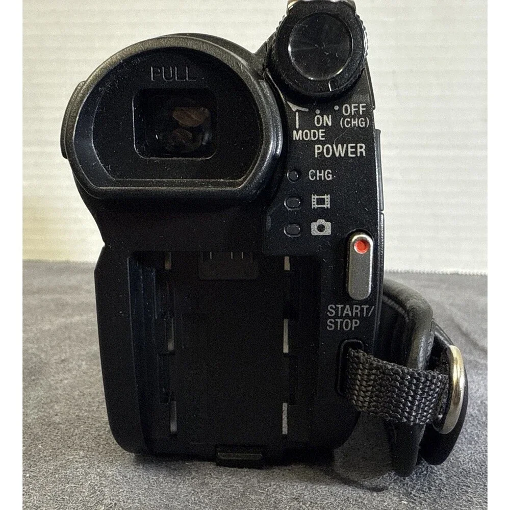 Sony HandyCam DCR-DVD610 Mini DVD Hybrid Camcorder-untested, No Charger, Battery